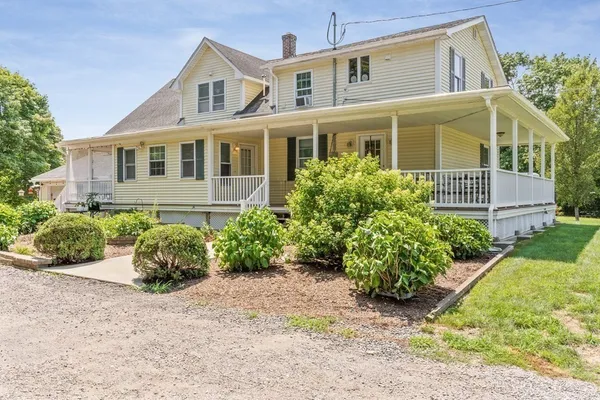 $2,300 | 515 Winthrop Street, Unit 2, Rehoboth, MA 02769