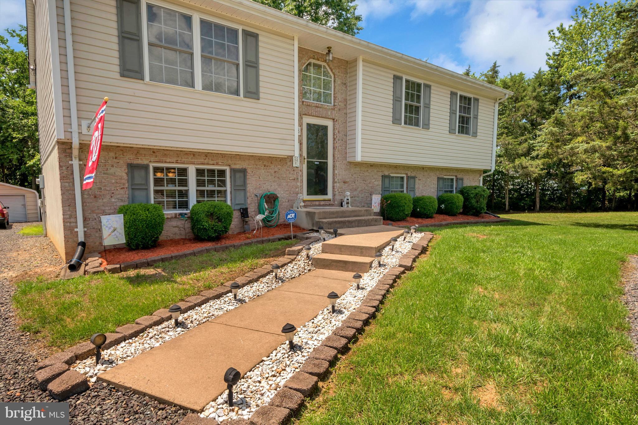 308 North Duey Road Remington, VA 22734 - Photo 4 of 30 Landscaped front walkway