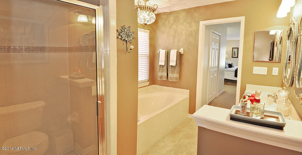 836 Crystal Spring Way St. Augustine, FL 32092 - Photo 16 of 36 Separate Shower and Garden Tub