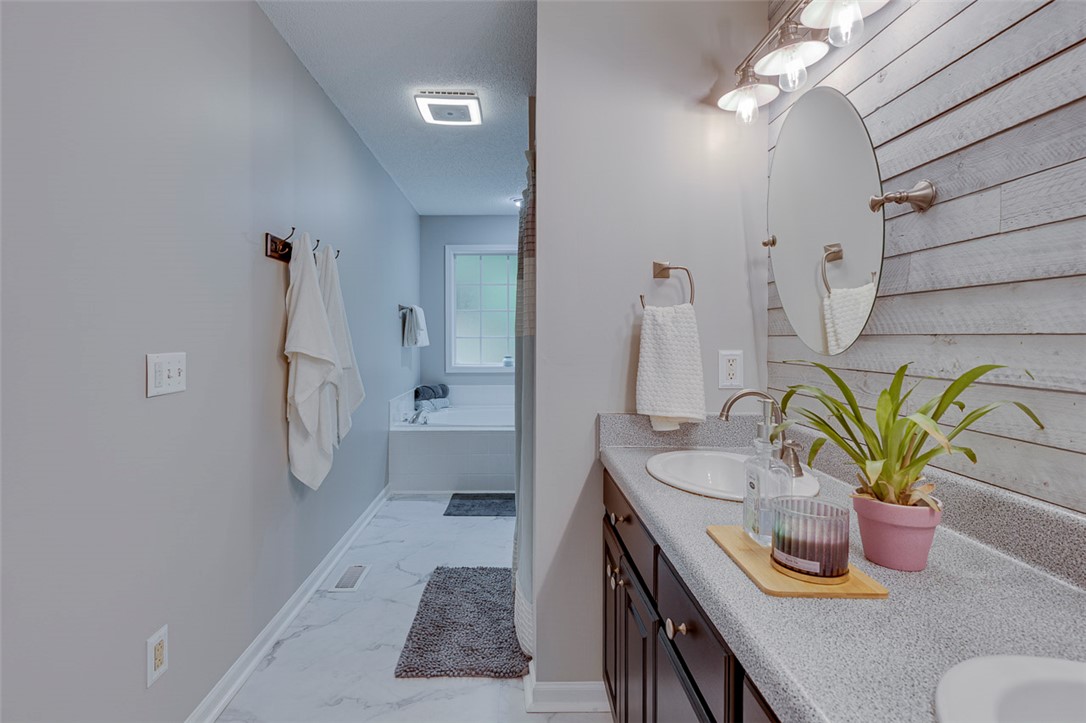 121 Crimson Leaf Lane Liberty, SC 29657 - Photo 13 of 30 This bathroom features a contemporary vanity and a spacious soaking tub for relaxation.