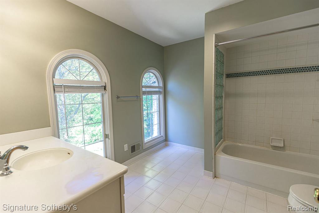 2855 Cranbrook Ridge Court Rochester, MI 48306 - Photo 23 of 31