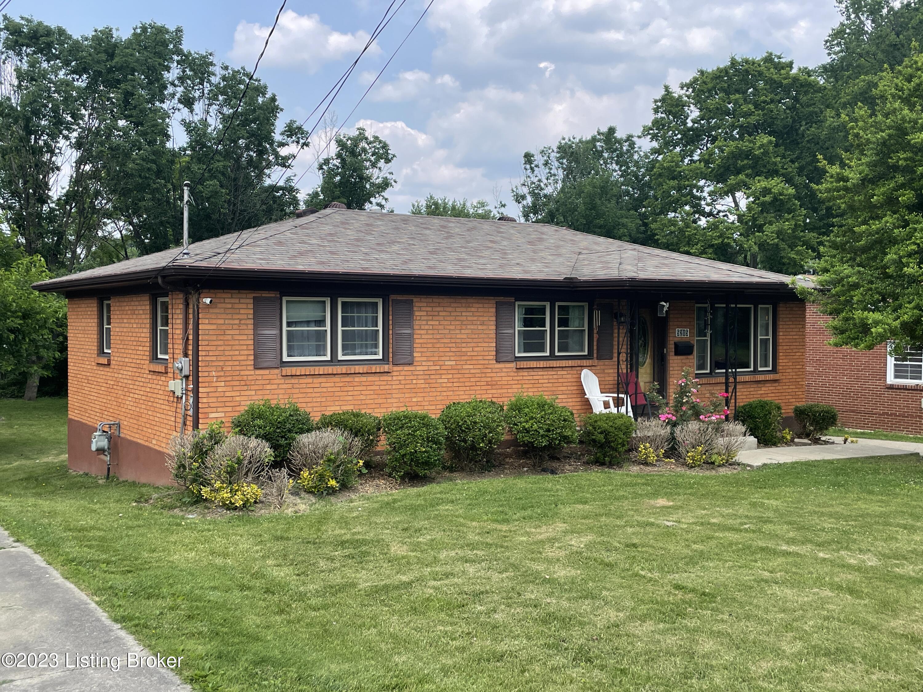 5215 Layne Road Louisville, KY 40219 - Photo 2 of 33 040CA9F8-1950-41FF-A619-D133655823A9