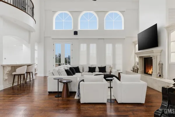 a view of a livingroom with furniture and a table