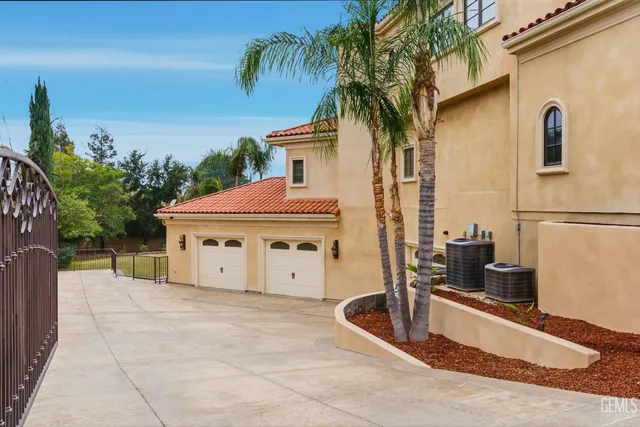 $1,975,000 | Undisclosed Address, Bakersfield, CA 93306