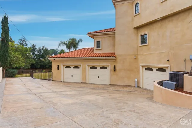 $1,975,000 | Undisclosed Address, Bakersfield, CA 93306