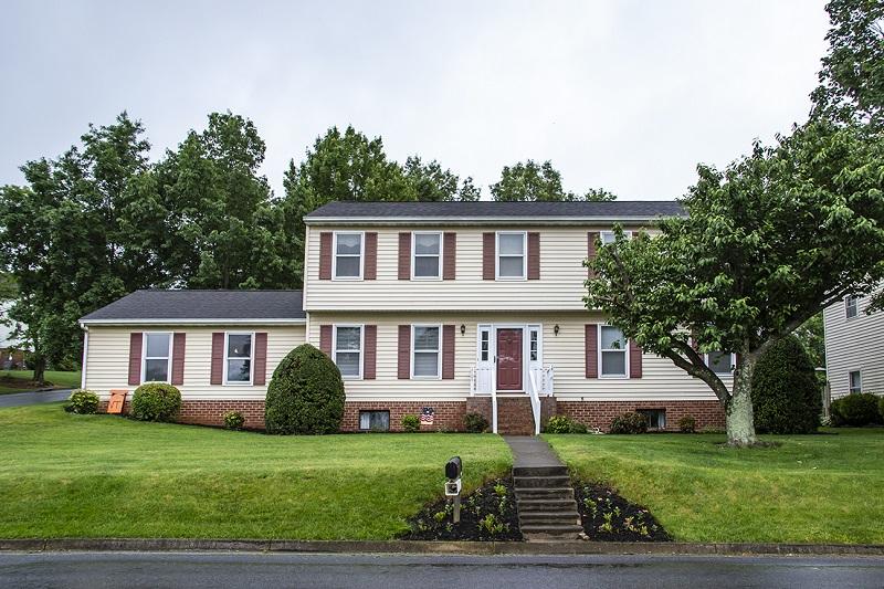 1704 Millbridge Road Salem, VA 24153 - Photo 1 of 47 IMG_8239efb