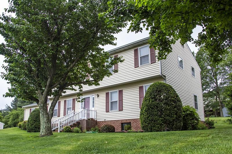 1704 Millbridge Road Salem, VA 24153 - Photo 3 of 47 IMG_8240efb