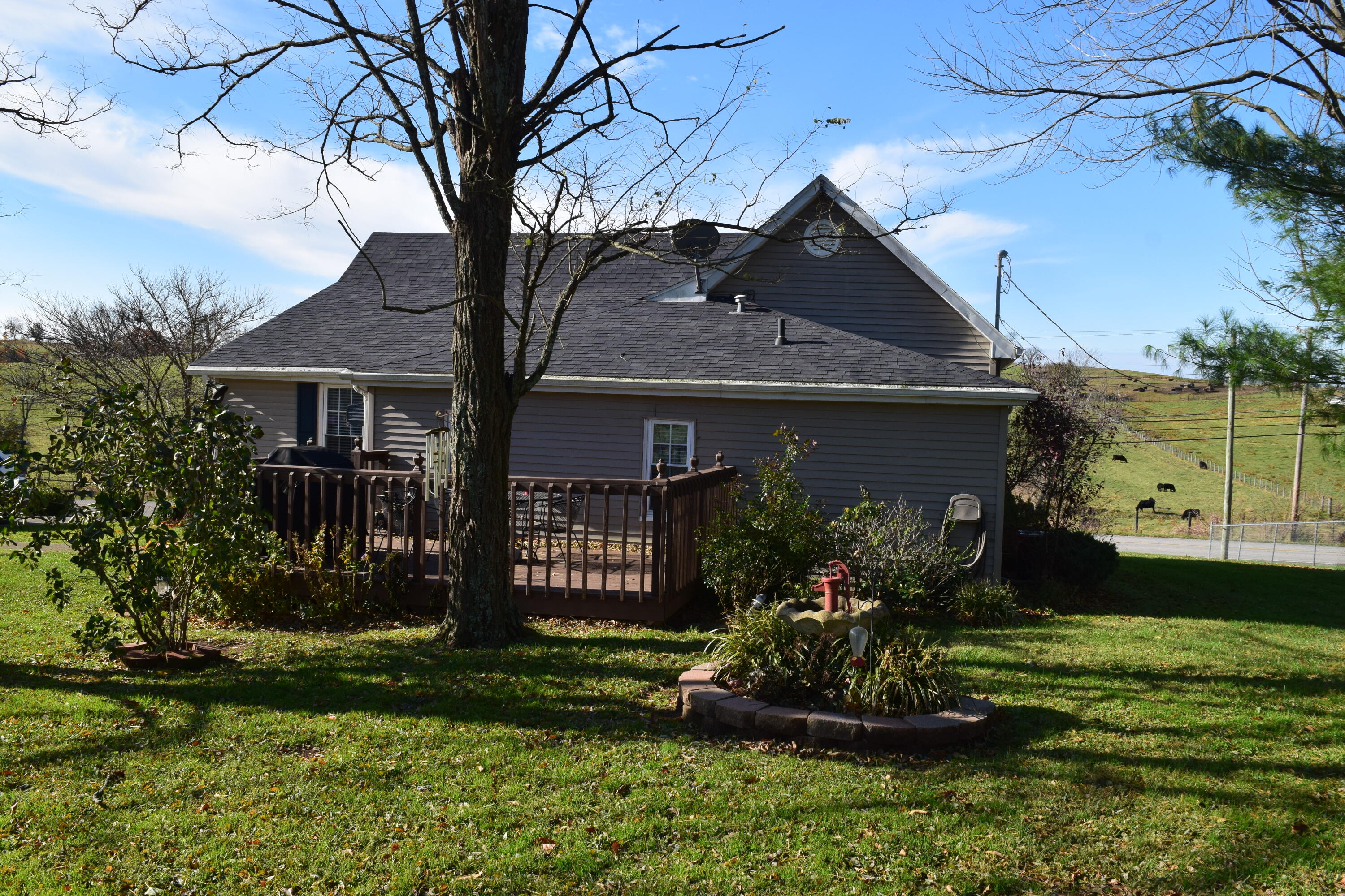 403 Perryville Road Springfield, KY 40069 - Photo 5 of 39 DSC_0272