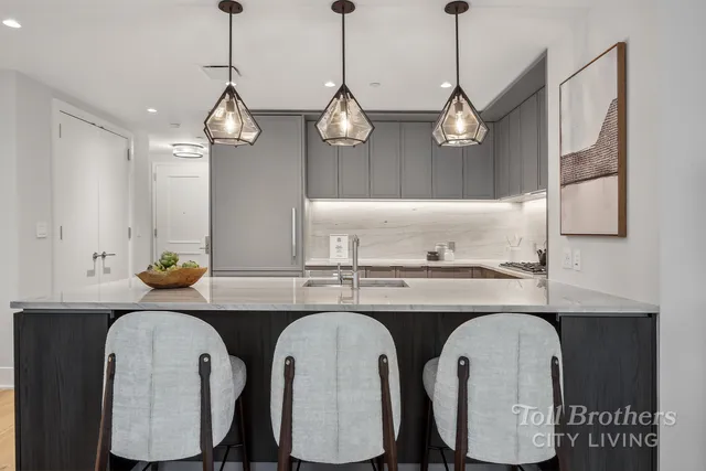 $2,170,000 | 218 West 103rd Street, Unit 7C | Upper West Side