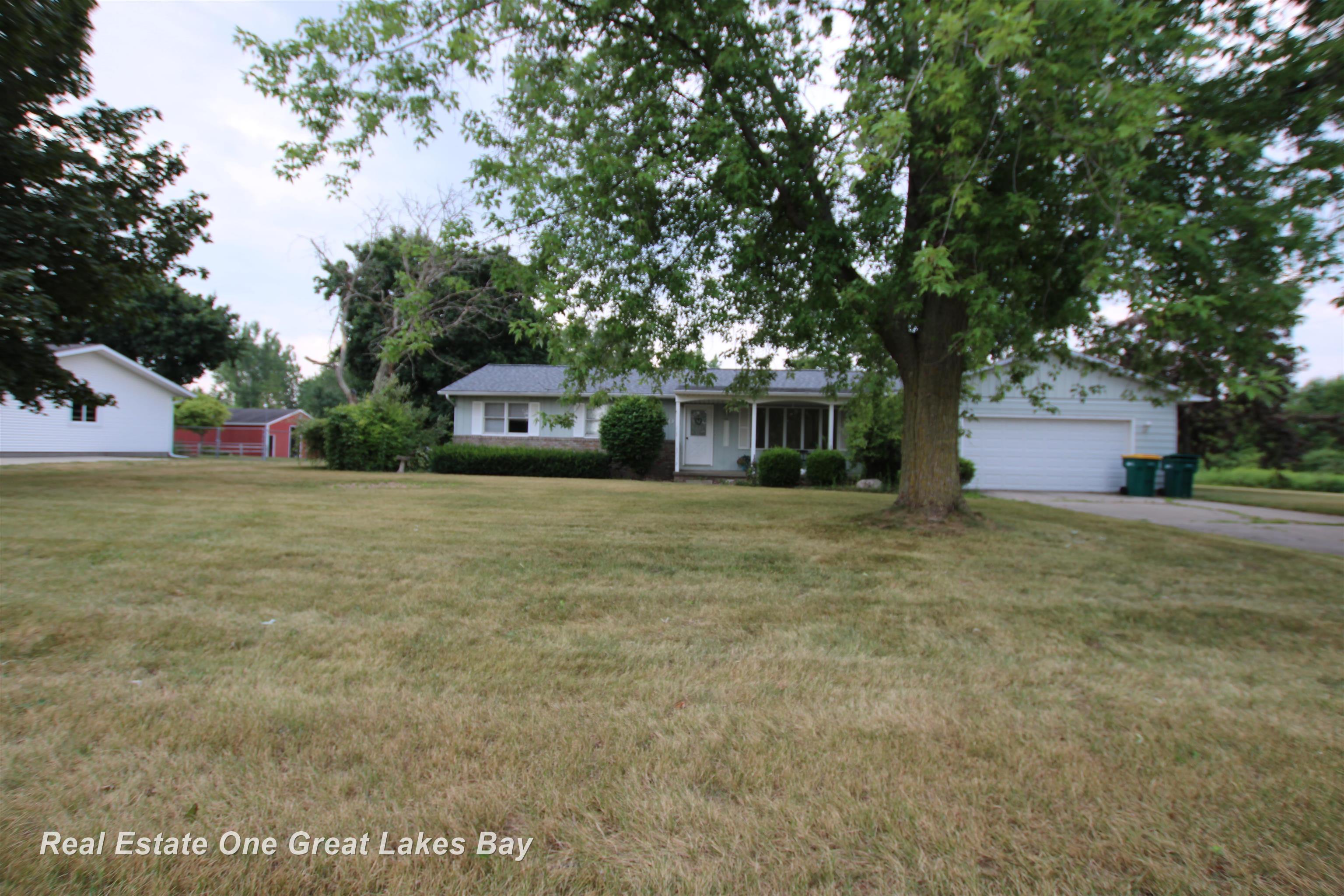2002 Cass Avenue Road Bay City, MI 48708 - Photo 1 of 31 50185201-2c748bb1-9306-4e4e-8ea1-cabdcf10fcf4.JPG