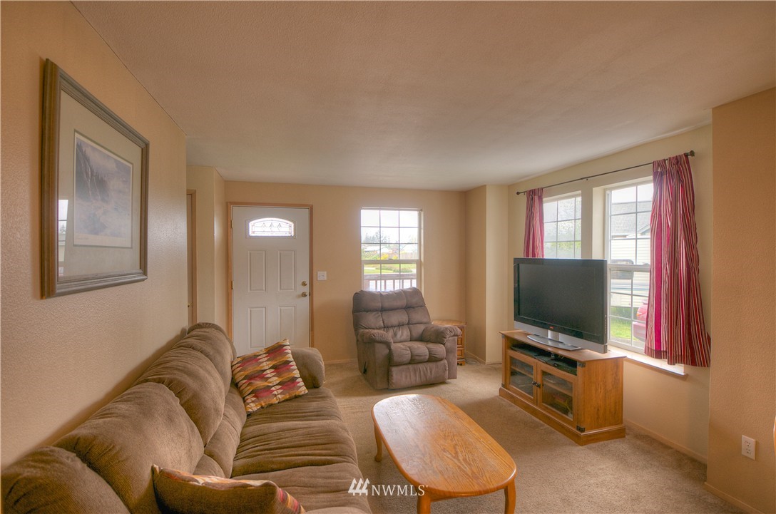 18008 Iris Place Southwest Rochester, WA 98579 - Photo 4 of 24