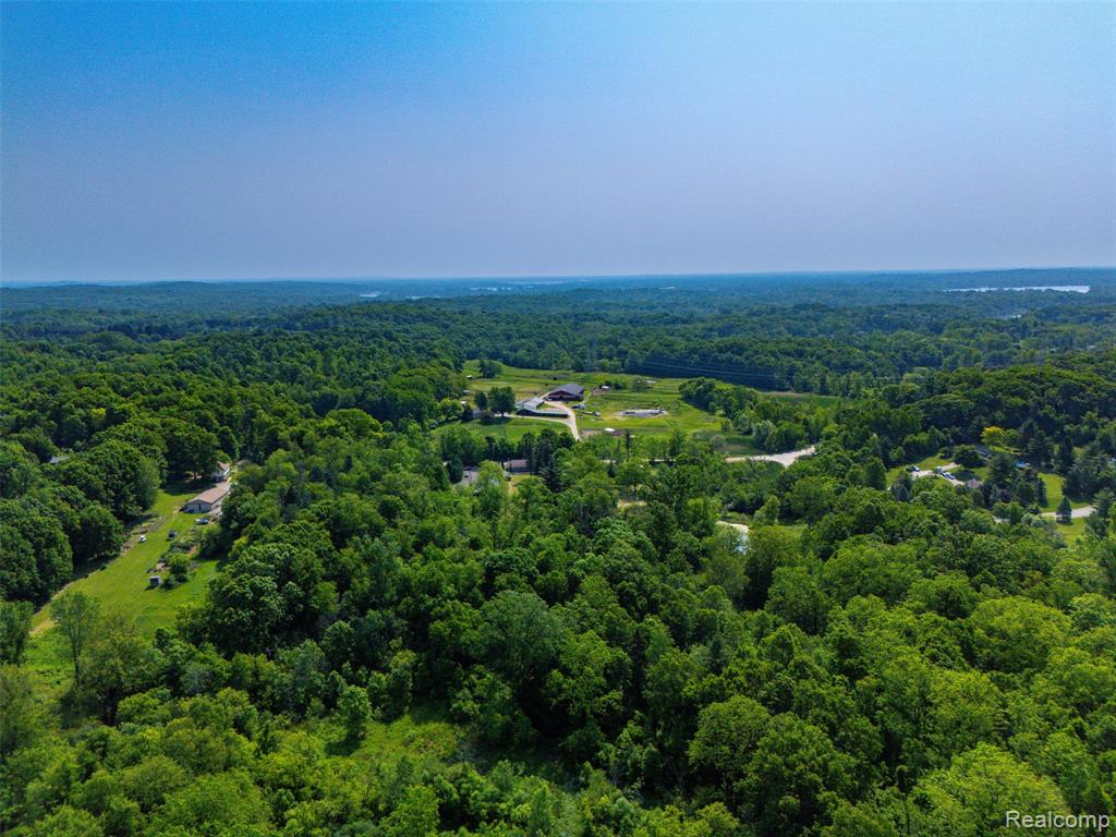 2431 Porter Road White Lake, MI 48383 - Photo 57 of 58