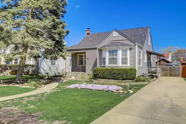 $2,850 | 2325 South 11th Avenue, Broadview, IL 60155