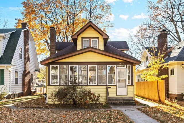 $385,000 | 1882 Ashland Avenue, St. Paul, MN 55104