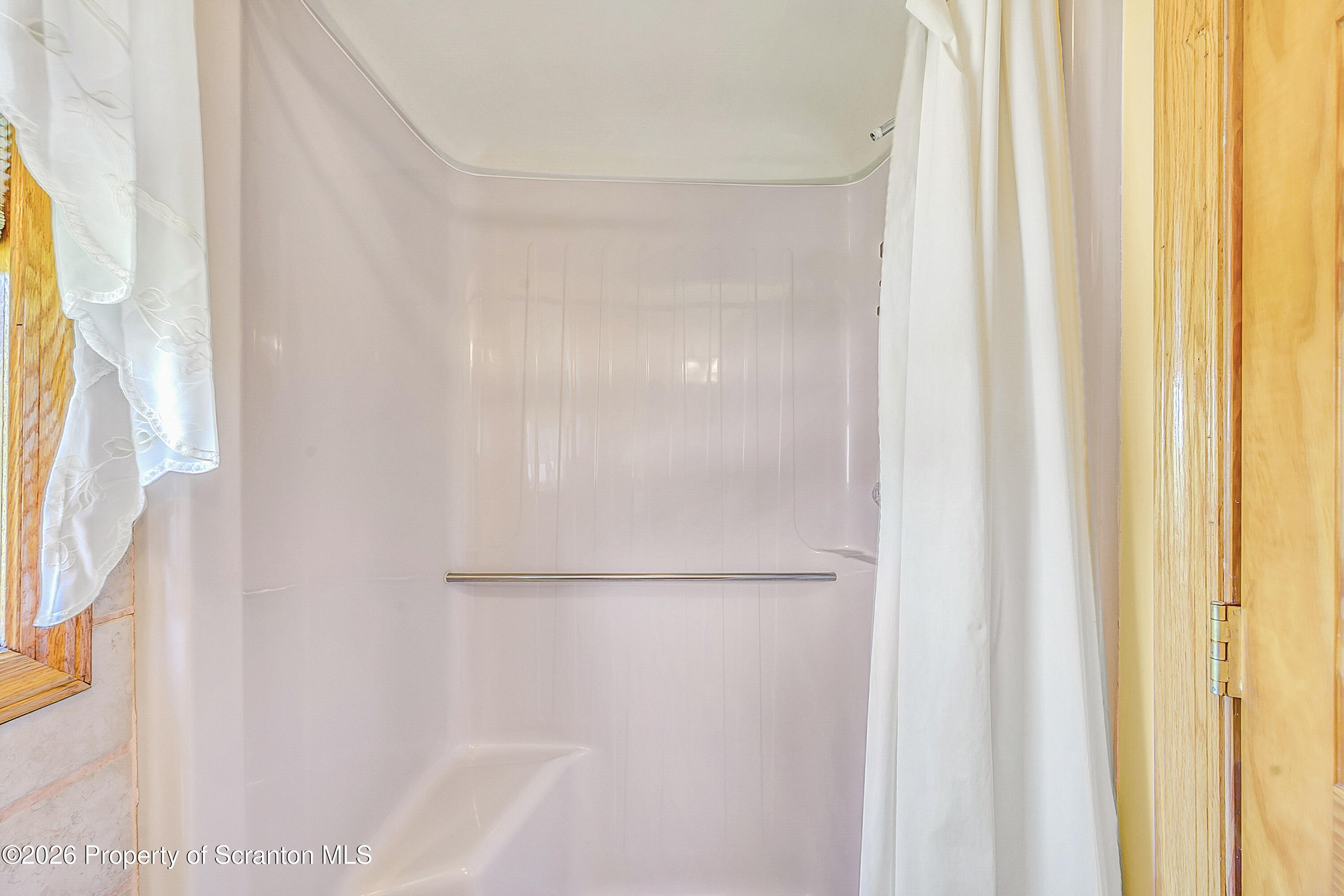 110 Spring Garden Street Moscow, PA 18444 - Photo 45 of 61 Full Bathroom