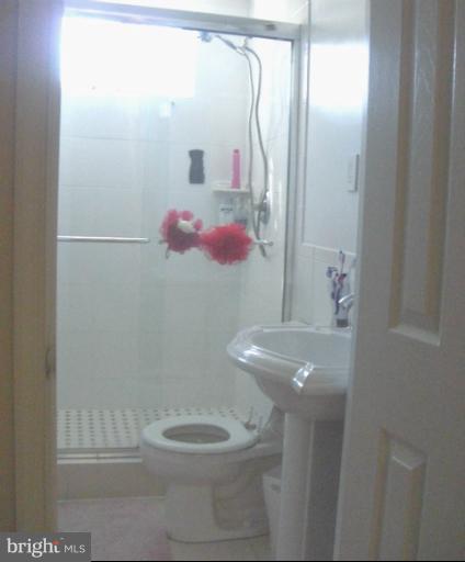 10222 Royal Road Silver Spring, MD 20903 - Photo 7 of 9 Bath