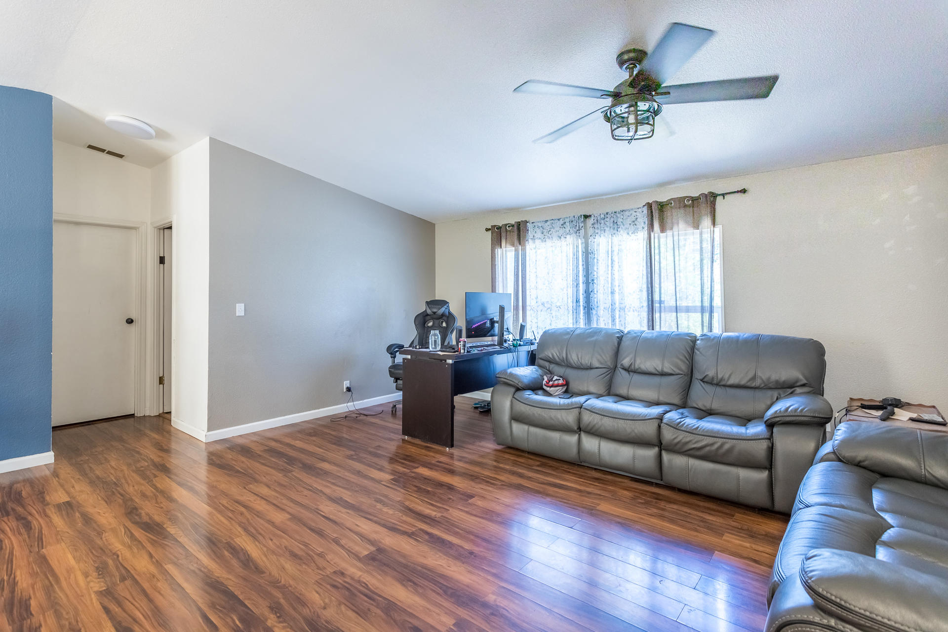 2020 El Reno Lane Redding, CA 96001 - Photo 6 of 40 19 living (1)