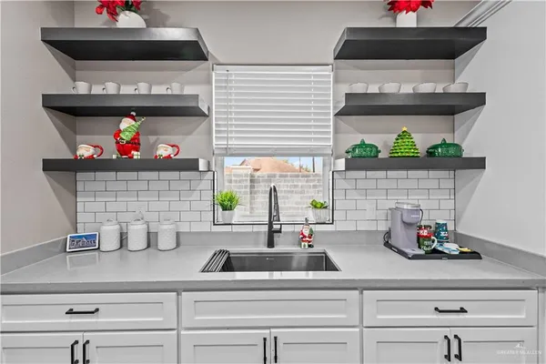 $288,000 | 801 North Buxton Avenue, Edinburg, TX 78541