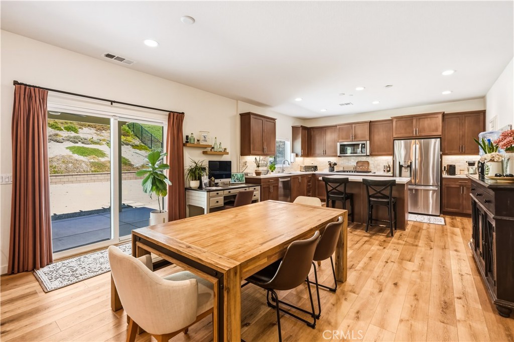 29853 White Ridge Road Winchester, CA 92596 - Photo 15 of 61 Eat in kitchen plus island seating
