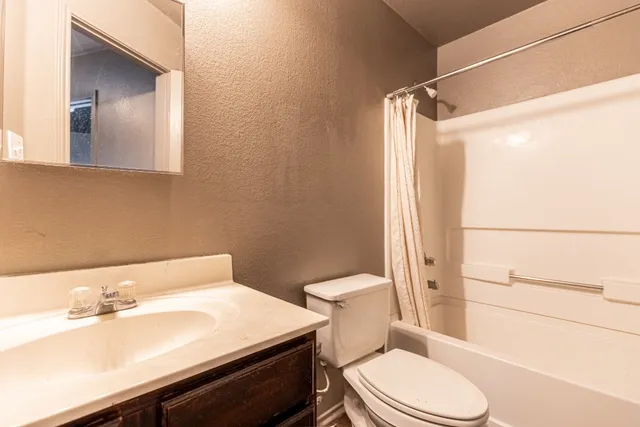 $2,799 | 1422 Meadow Parkway, San Marcos, TX 78666