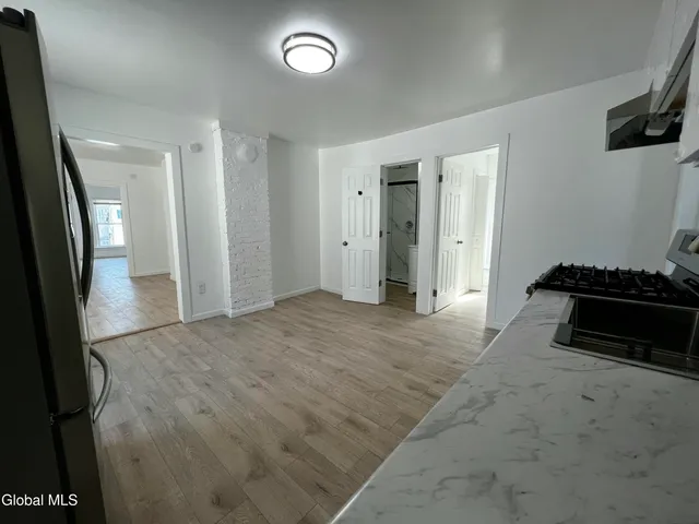 $1,800 | 21 Grove Place, Unit 2, Schenectady, NY 12307