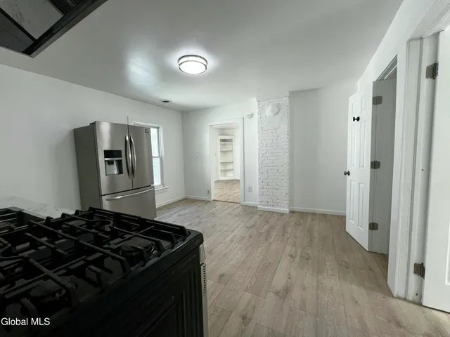 $1,800 | 21 Grove Place, Unit 2, Schenectady, NY 12307