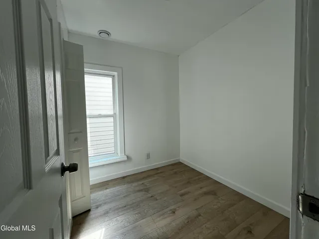 $1,800 | 21 Grove Place, Unit 2, Schenectady, NY 12307