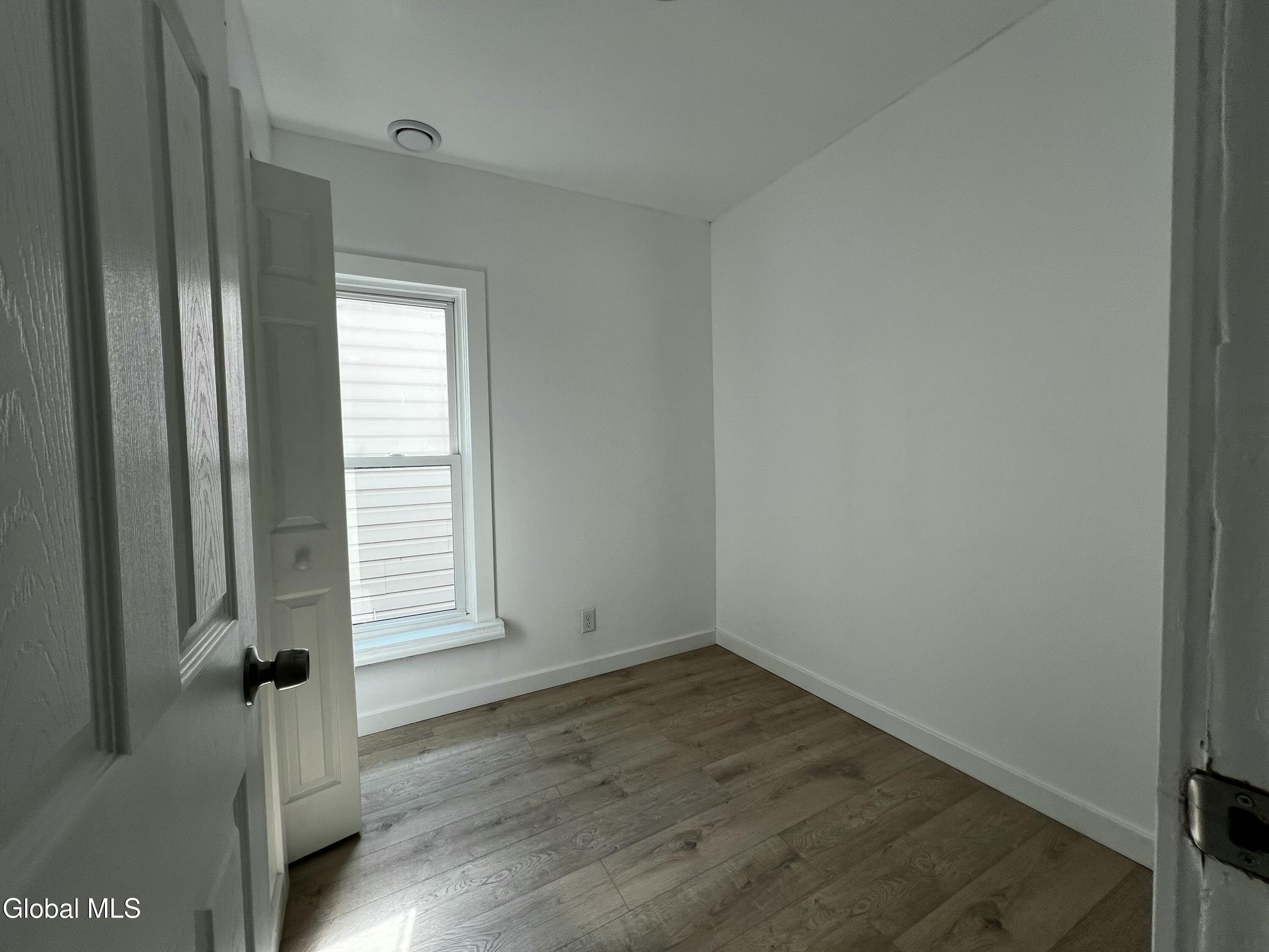 21 Grove Place, Unit 2 Schenectady, NY 12307 - Photo 13 of 27 IMG_0947