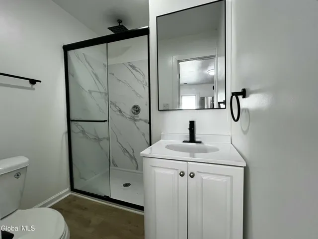 $1,800 | 21 Grove Place, Unit 2, Schenectady, NY 12307