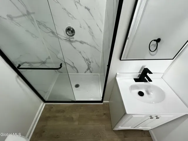 $1,800 | 21 Grove Place, Unit 2, Schenectady, NY 12307