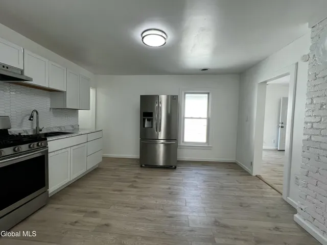 $1,800 | 21 Grove Place, Unit 2, Schenectady, NY 12307