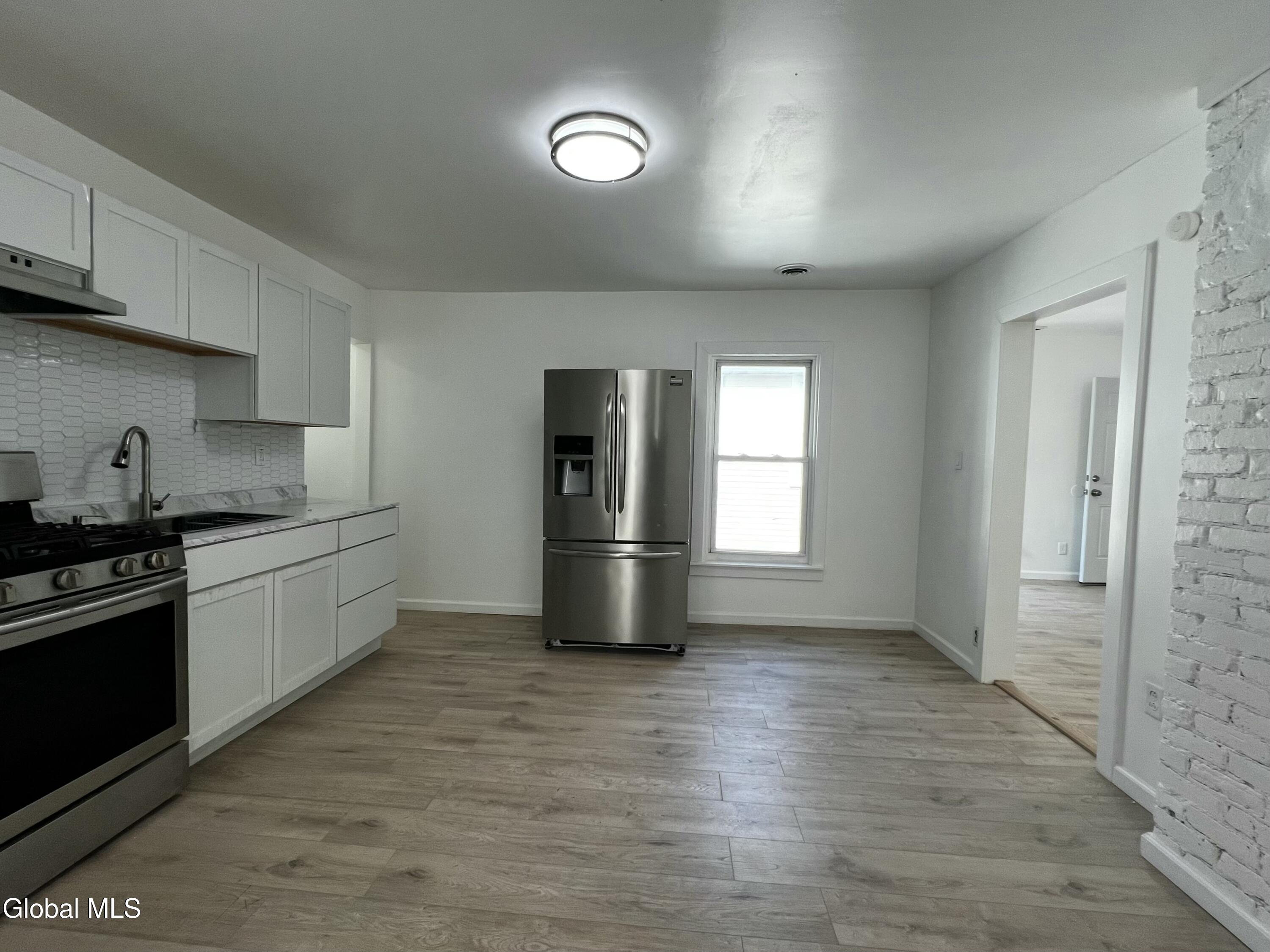 21 Grove Place, Unit 2 Schenectady, NY 12307 - Photo 19 of 27 IMG_0954