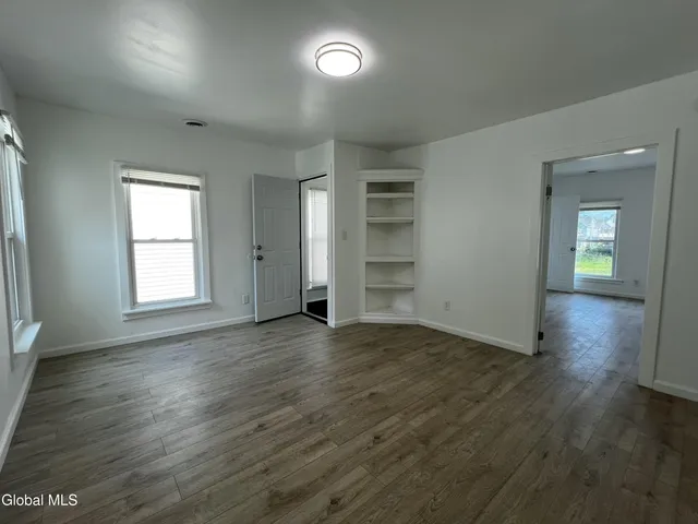 $1,800 | 21 Grove Place, Unit 2, Schenectady, NY 12307