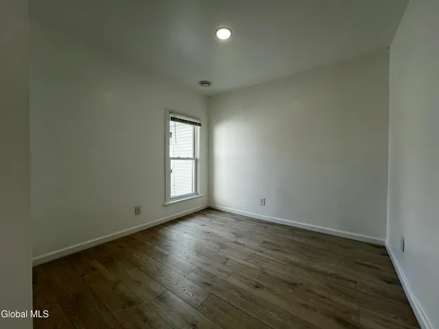 $1,800 | 21 Grove Place, Unit 2, Schenectady, NY 12307