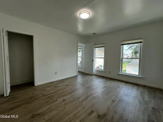 $1,800 | 21 Grove Place, Unit 2, Schenectady, NY 12307