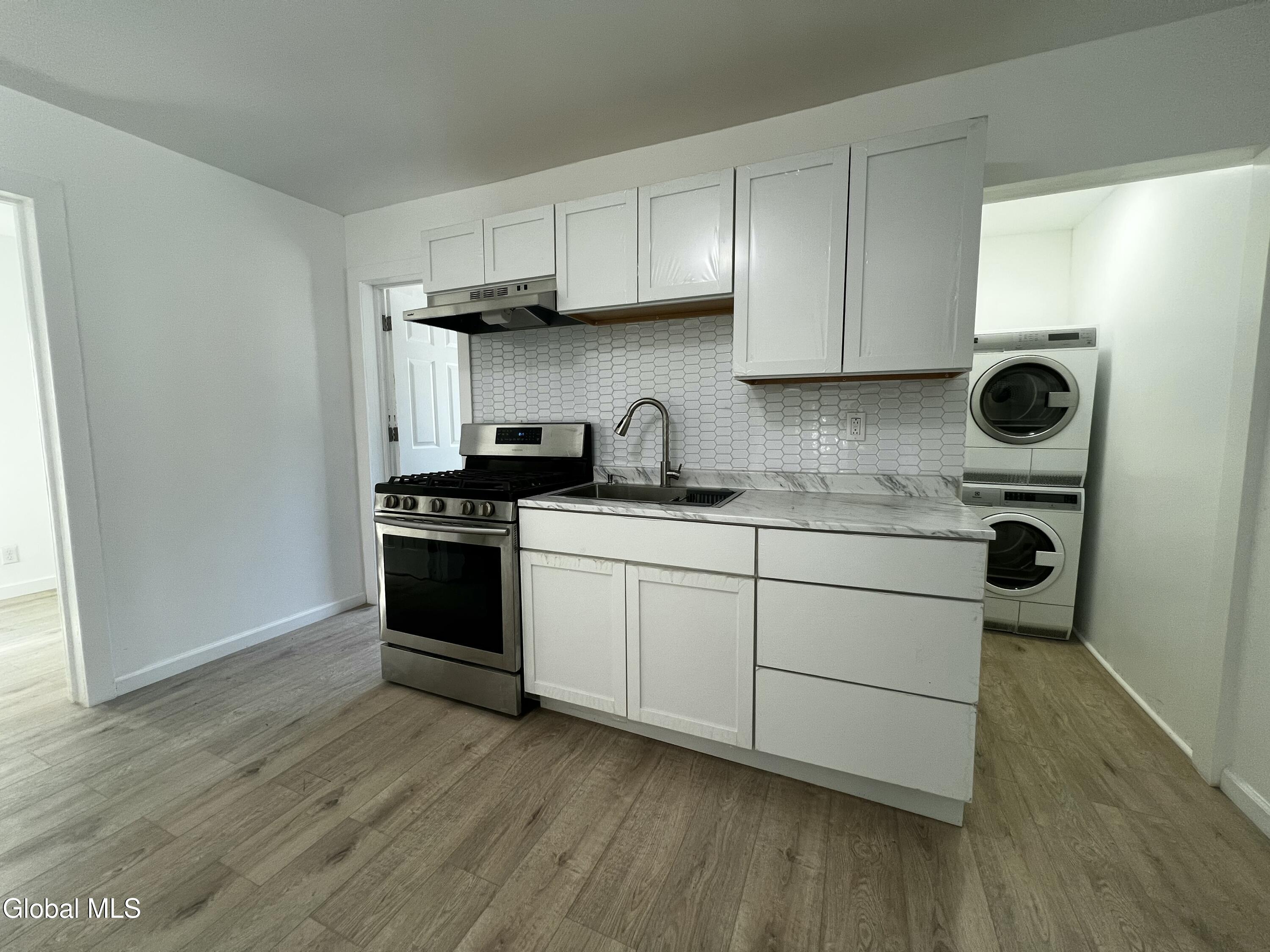 21 Grove Place, Unit 2 Schenectady, NY 12307 - Photo 27 of 27 IMG_0962