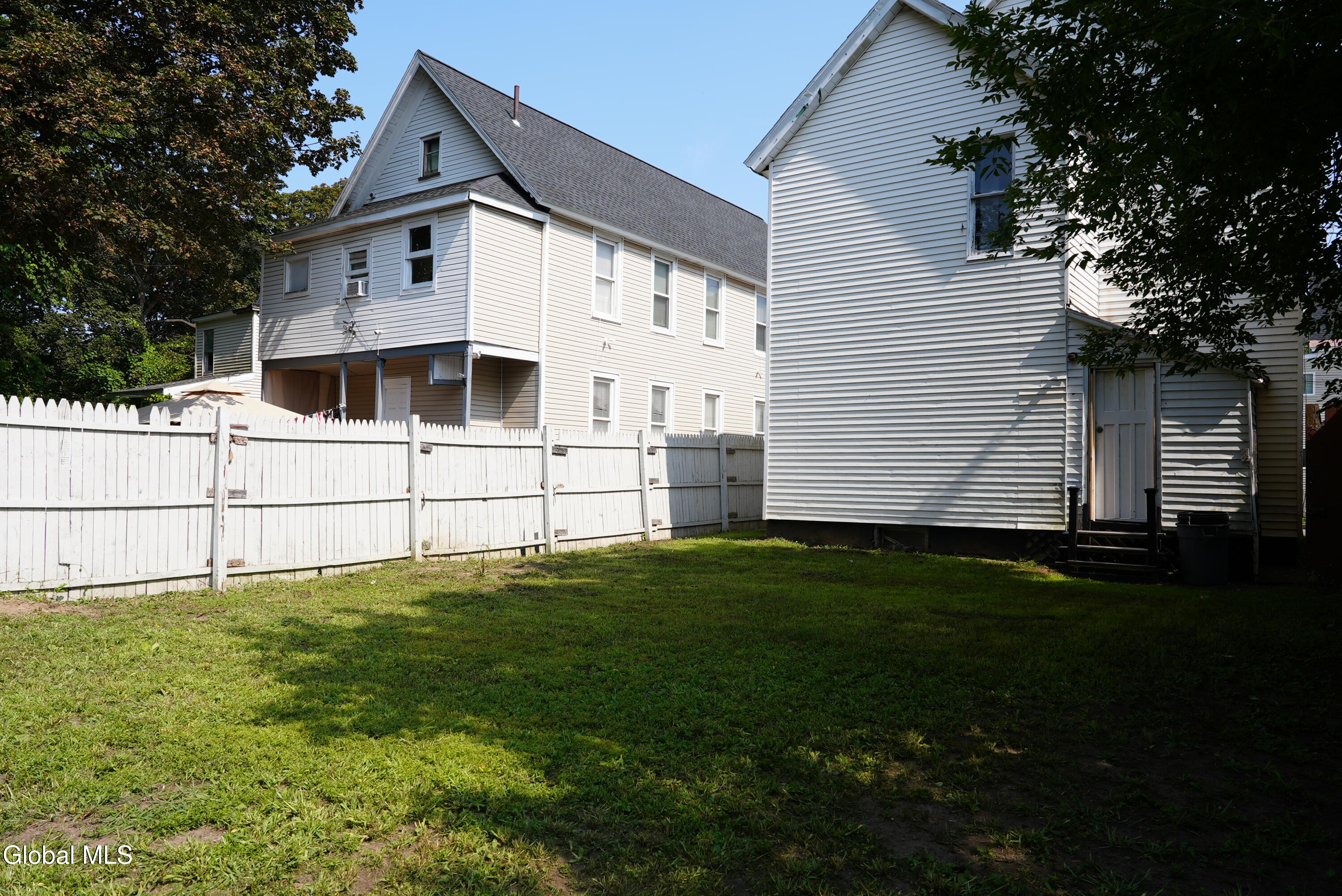 21 Grove Place, Unit 2 Schenectady, NY 12307 - Photo 3 of 27 DSC07555