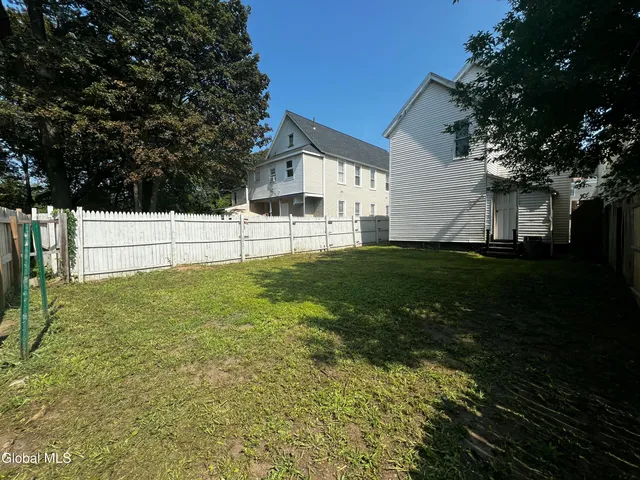 $1,800 | 21 Grove Place, Unit 2, Schenectady, NY 12307