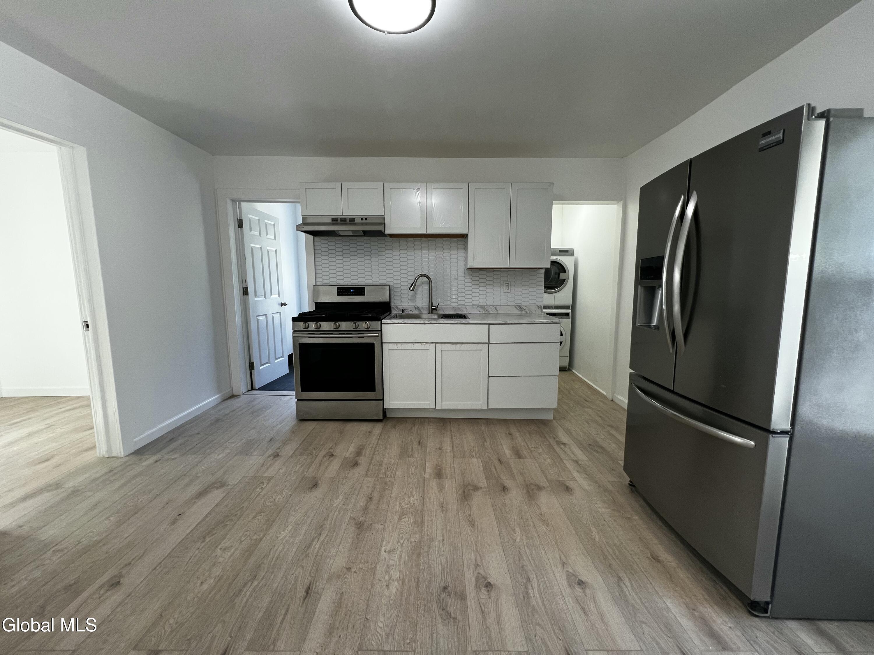 21 Grove Place, Unit 2 Schenectady, NY 12307 - Photo 9 of 27 IMG_0942