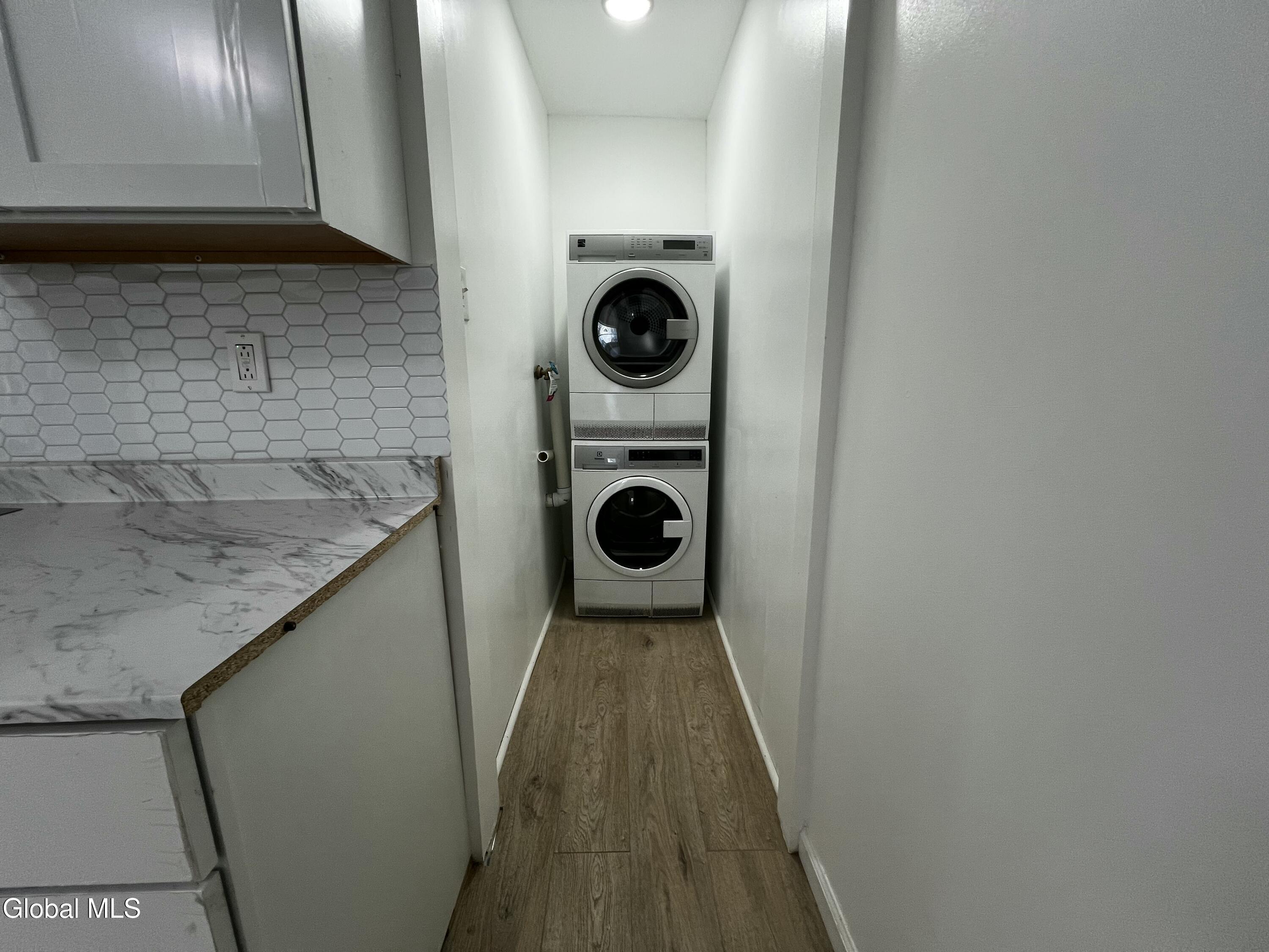 21 Grove Place, Unit 2 Schenectady, NY 12307 - Photo 10 of 27 IMG_0943