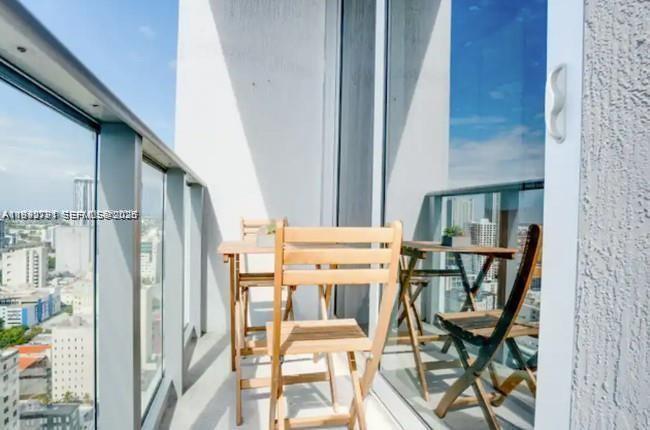 151 Southeast 1st Street, Unit 3111 Miami, FL 33131 - Photo 15 of 35 a balcony with table and chairs