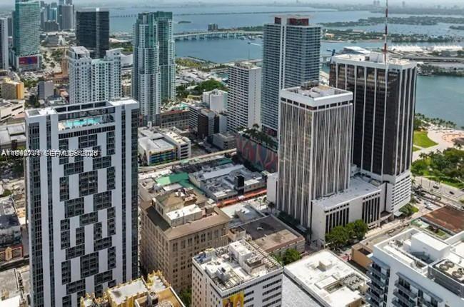151 Southeast 1st Street, Unit 3111 Miami, FL 33131 - Photo 4 of 35