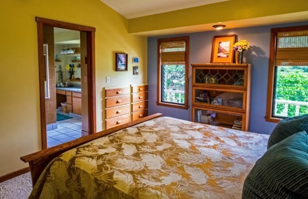 6280 Kalama Road Kapaa, HI 96746 - Photo 13 of 25 a bed sitting in a bedroom next to a window