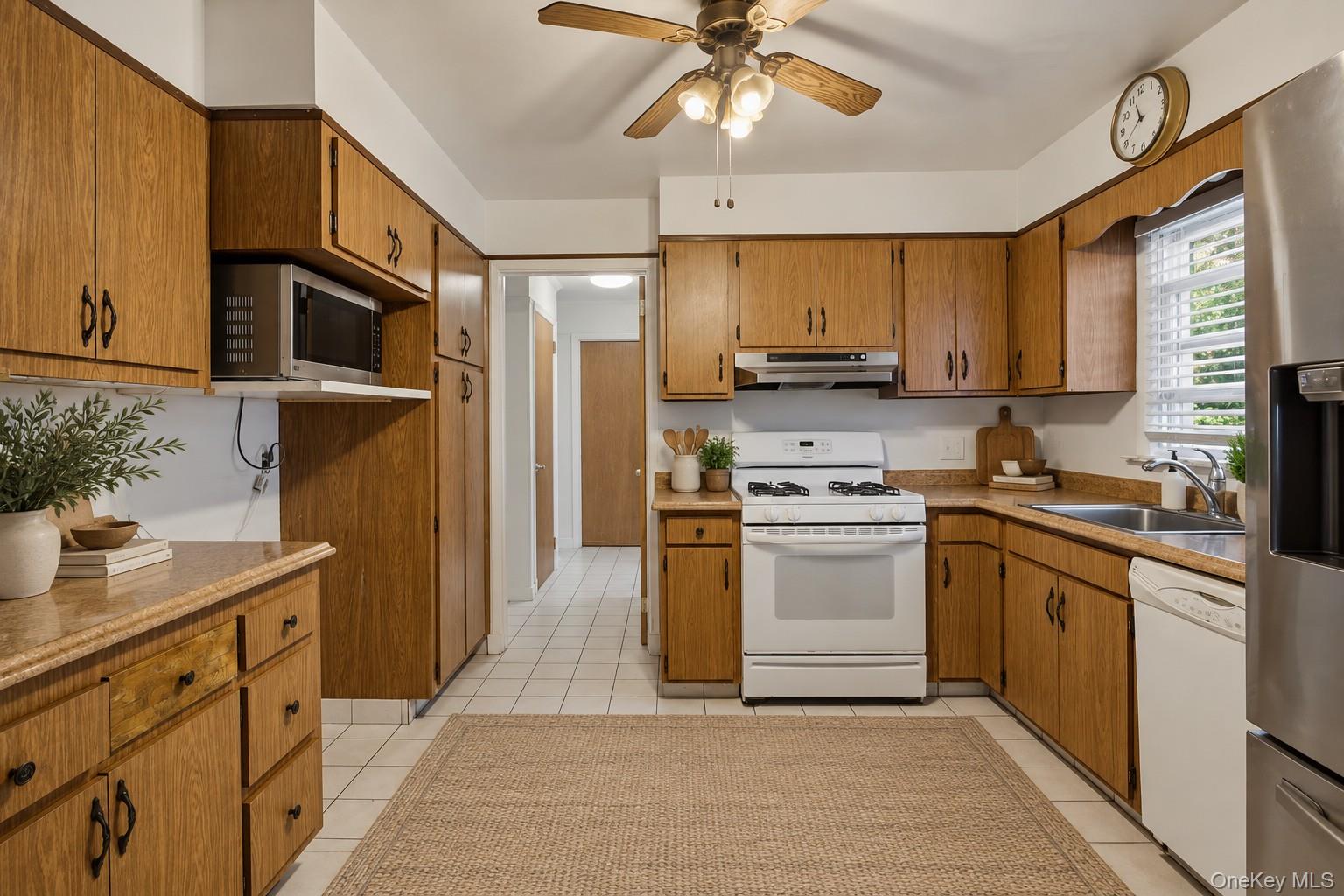 24 Avondale Road Harrison, NY 10528 - Photo 9 of 24 Spacious bright kitchen.