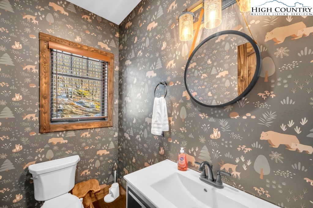 27 Timber Rock Trail Banner Elk, NC 28604 - Photo 19 of 45 a bathroom with a toilet and a sink