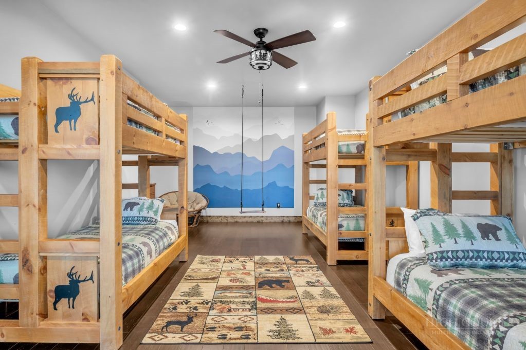 27 Timber Rock Trail Banner Elk, NC 28604 - Photo 41 of 50 a very nice looking room with a large window