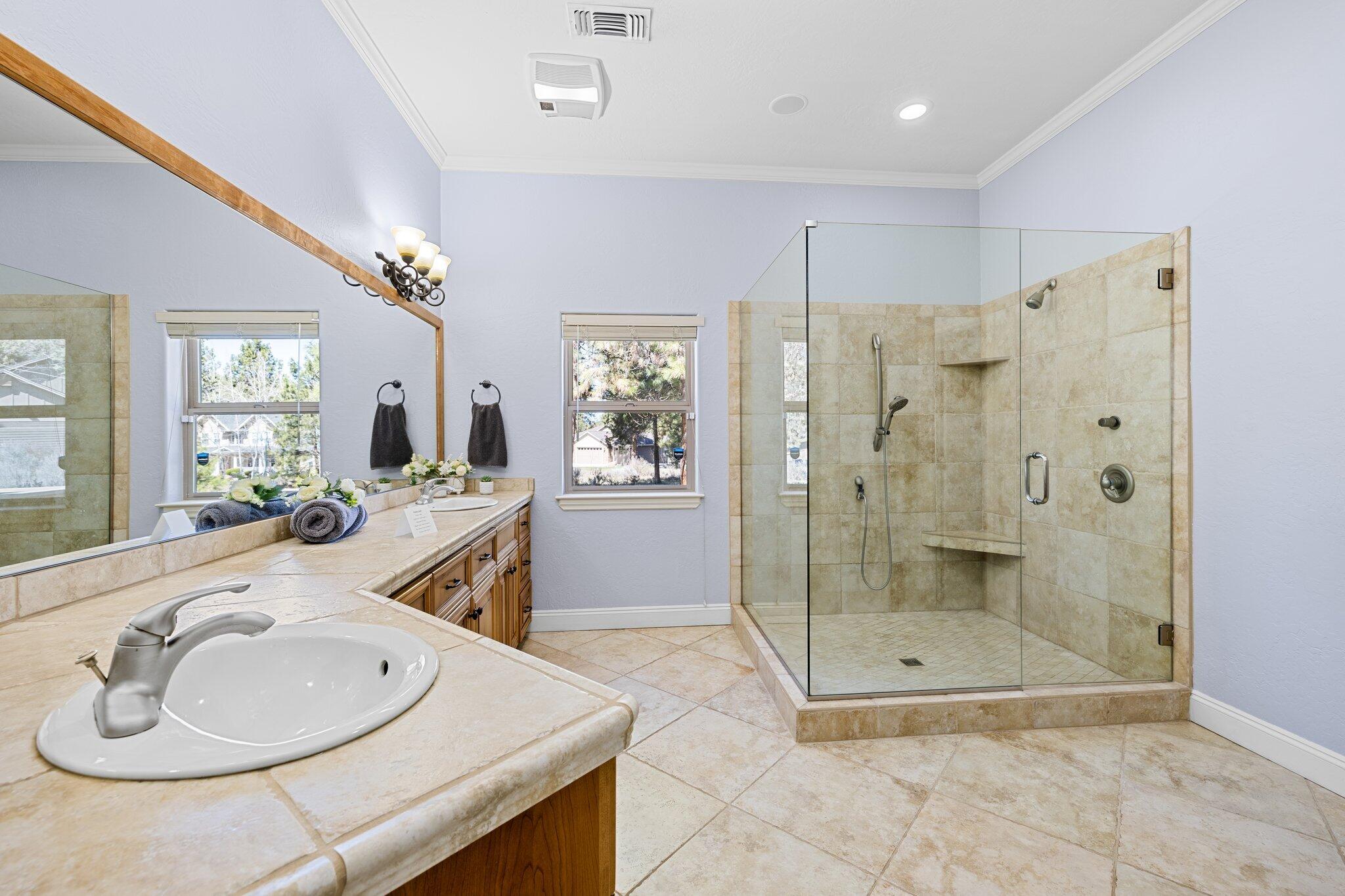 4730 Murrelet Road Klamath Falls, OR 97601 - Photo 27 of 36 Primary Bath