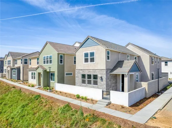 $5,600 | 27398 Fox Den Place, Newhall, CA 91381