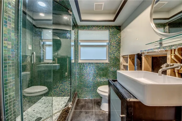 a view of entryway wih livingroom and hallway