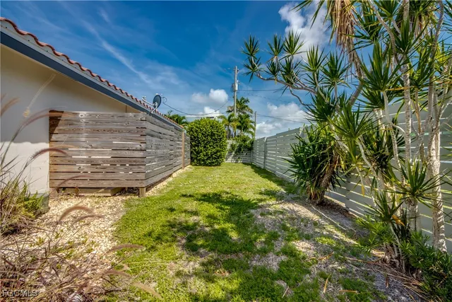 a view of a pathway with wooden fence